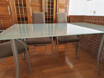Glazen tafel of bureau met metalen poten 90 x 150 x 73 cm beschikbaar voor biedingen