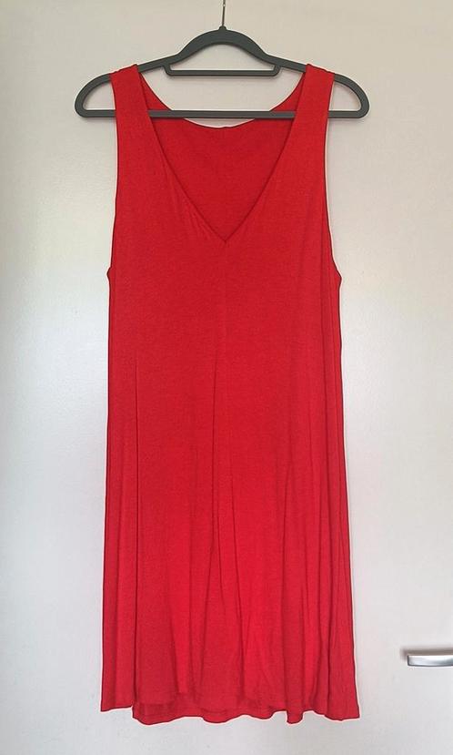 Rood oranje zwierig A-lijn jurkje met V-hals, Kleding | Dames, Jurken, Gedragen, Maat 38/40 (M), Rood, Boven de knie, Ophalen of Verzenden