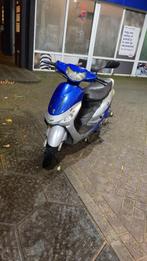 Peugeot v clic 70 cc, Fietsen en Brommers, Scooters | Peugeot, Ophalen of Verzenden, Zo goed als nieuw, Benzine, Overige modellen