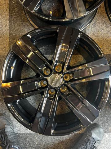 Velgen voor nissan navara beschikbaar voor biedingen