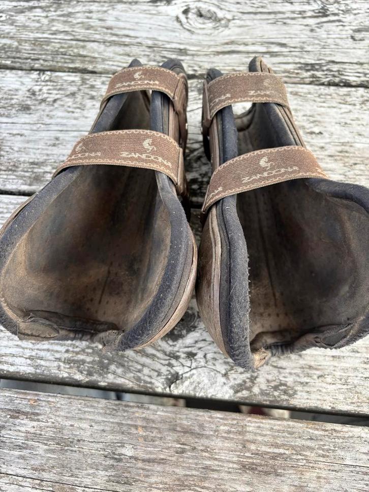 Zandona carbon air peeskap voor bruin maat L, Dieren en Toebehoren, Paarden en Pony's | Beschermers, Gebruikt, Rijden, Springen