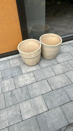 2 grote stenen bloemptten, Tuin en Terras, Bloempotten, Rond, Zo goed als nieuw, Aardewerk, Ophalen
