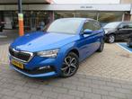 Skoda Scala 1.0 TSI SPORT Business NL AUTO SPORTSTOELEN, Auto's, Skoda, Voorwielaandrijving, Gebruikt, Blauw, 116 pk