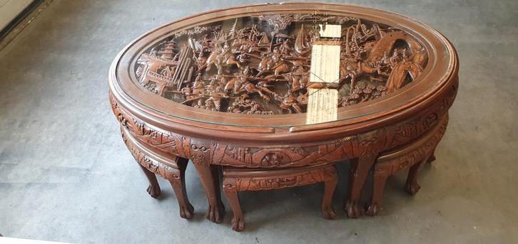Prachtige ovale Indonesische salontafel met stoeltjes, Antiek en Kunst, Antiek | Meubels | Tafels, Ophalen