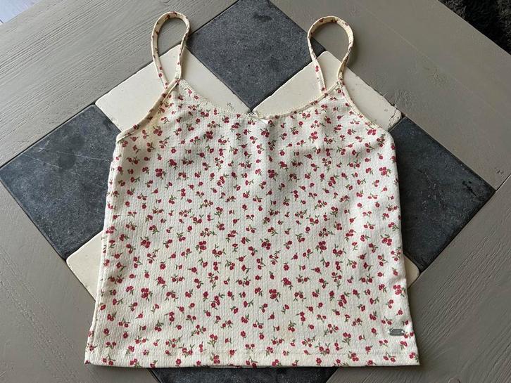 Gaaf topje van Pull & Bear mt M voor 1,50 !!!, Kleding | Dames, Tops, Zo goed als nieuw, Maat 38/40 (M), Wit, Zonder mouw, Ophalen of Verzenden