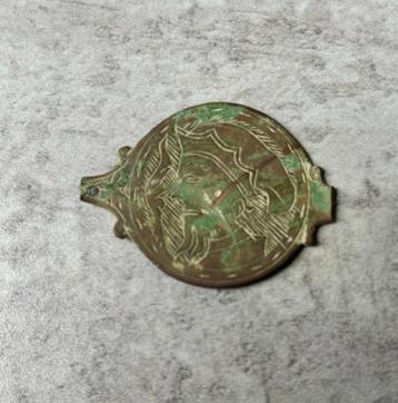 Deksel (?) Fragment met een Koningshoofd, 14e-15e Eeuw beschikbaar voor biedingen