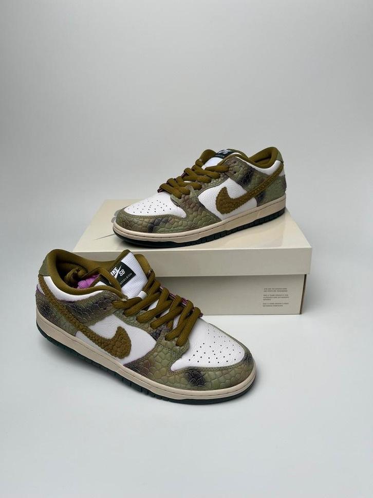 Nike SB Dunk Low Chameleon x Alexis Sablone - Maat 45, Kleding | Heren, Schoenen, Nieuw, Sneakers of Gympen, Overige kleuren, Verzenden