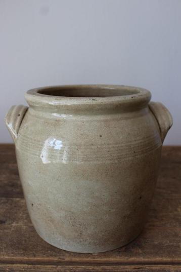 Oude Franse brocante grespot Nr.7 *Pronck & Praal* beschikbaar voor biedingen
