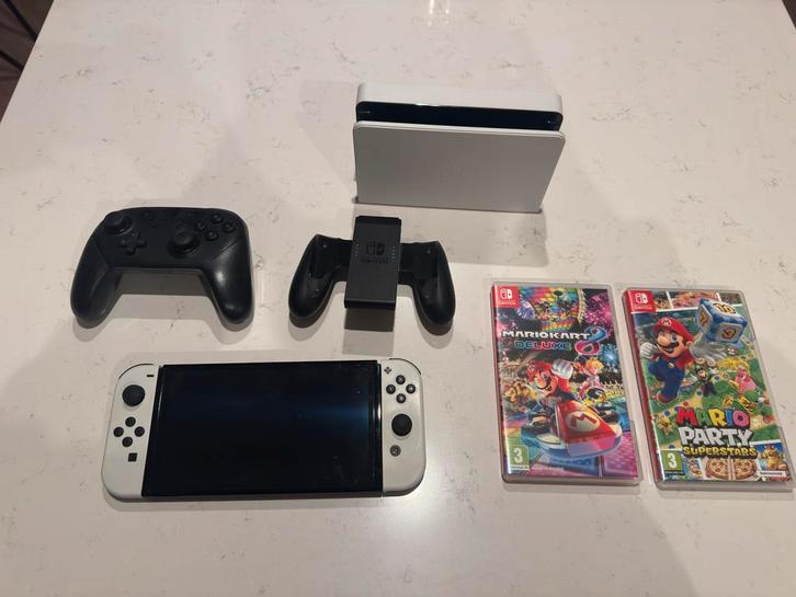 Nintendo Switch OLED + Mario Kart&Party + Switch Controller, Spelcomputers en Games, Games | Nintendo Switch, Zo goed als nieuw