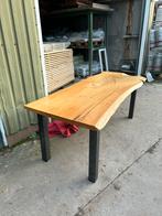Boomstam tafel met ijzeren frame 215 cm lang, Ophalen, Eikenhout, 200 cm of meer, 50 tot 100 cm