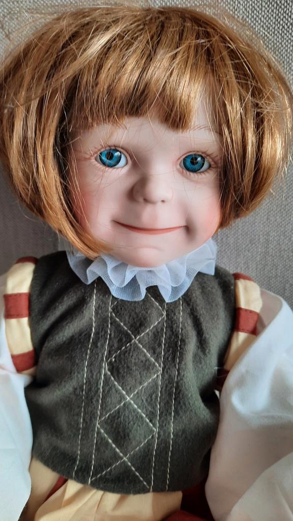 Vintage een Kathy Hippensteel porseleine pop
Merkteken in de, Antiek en Kunst, Antiek | Speelgoed, Ophalen of Verzenden