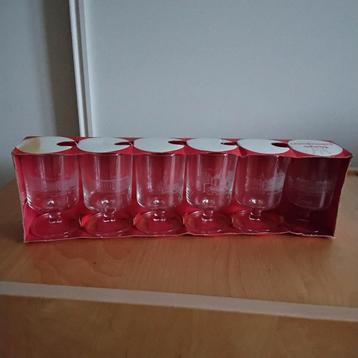 6 gegraveerde paleisglazen.  Nieuw  beschikbaar voor biedingen