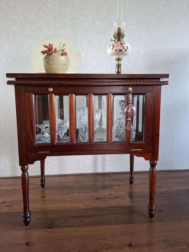 Antiek Drankenkabinet / Theetafel met Glazen Deuren, Antiek en Kunst, Antiek | Meubels | Kasten, Ophalen