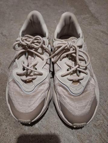 Adidas dames sneakers beschikbaar voor biedingen