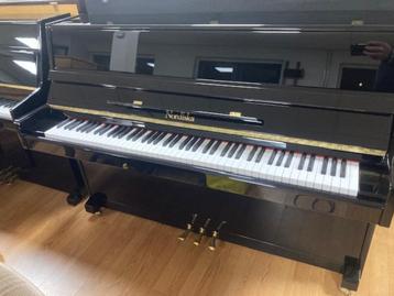 Mooie zwart hoogglans NORDISKA piano met studiepedaal. beschikbaar voor biedingen