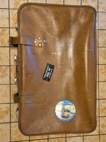 Vintage bruine skaileren koffer beschikbaar voor biedingen