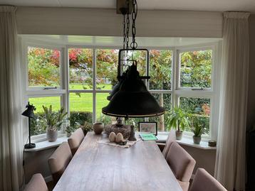 2 Industriële hanglampen beschikbaar voor biedingen