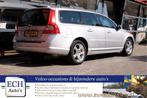 Volvo V70 2.5T 200 pk Aut. Momentum, Leer (bj 2007), Parkeersensor, Met garantie (alle), 2521 cc, 92 €/maand