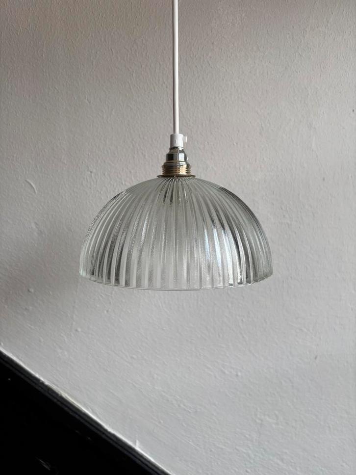 Vintage glazen holophane maan hanglamp streep ribbel glas, Huis en Inrichting, Lampen | Hanglampen, Zo goed als nieuw, Minder dan 50 cm