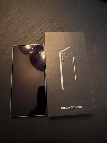 Samsung Galaxy S25 Ultra 1TB (1000GB) Titanium Gray beschikbaar voor biedingen