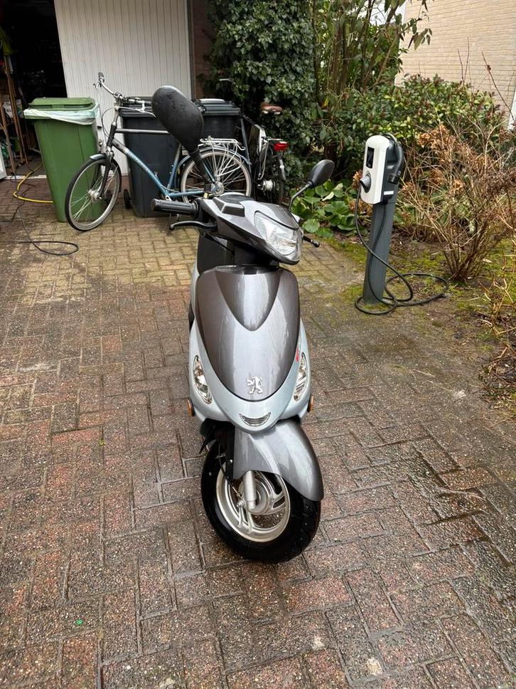 Peugeot v clic, Fietsen en Brommers, Brommeronderdelen | Scooters, Zo goed als nieuw, Peugeot, Ophalen