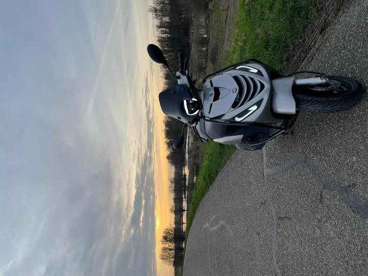 Piaggio zip, Fietsen en Brommers, Scooters | Piaggio, Gebruikt, Zip, Maximaal 25 km/u, Benzine, Ophalen