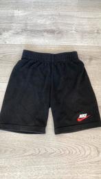 Nike korte zwarte joggingbroek maat 116-122, Kinderen en Baby's, Kinderkleding | Maat 116, Ophalen of Verzenden, Zo goed als nieuw