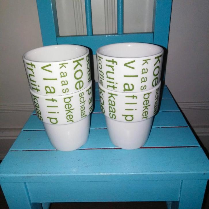 Bekers met tekst zuivel producten set van 4 stuks Campina, Huis en Inrichting, Keuken | Servies, Gebruikt, Glas of Glazen, Overige stijlen