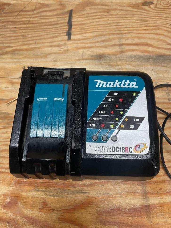 Makita DC18RC 14.4V - 18V Li-Ion Accu snellader met koeling, Doe-het-zelf en Verbouw, Gereedschap | Machine-onderdelen en Toebehoren