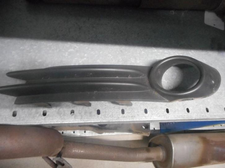 Mistlampkapje Rechts Ford Focus 3 (2012-07/..) rvcm5119952a, Auto-onderdelen, Verlichting, Ford, Gebruikt