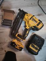 DeWalt Spijkerpistool met Accu, Oplader & Spijkers, Doe-het-zelf en Verbouw, Gereedschap | Overige machines, Ophalen of Verzenden