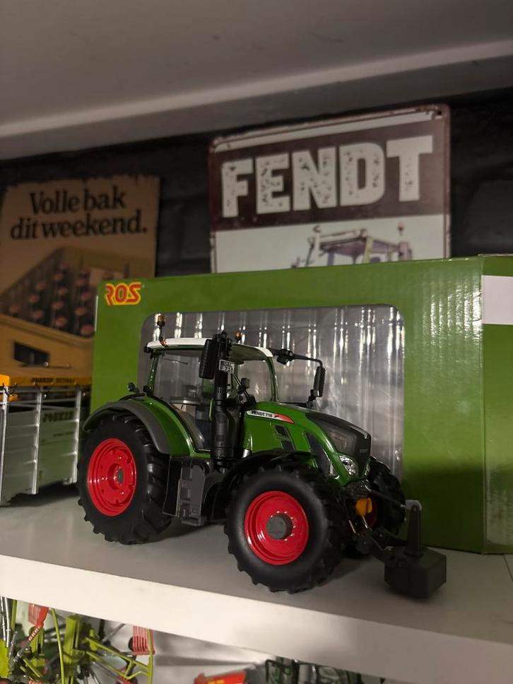 Fendt 718 Varia ROS - Met Originele Doos!, Hobby en Vrije tijd, Modelbouw | Auto's en Voertuigen, Zo goed als nieuw, Auto, 1:32 tot 1:50