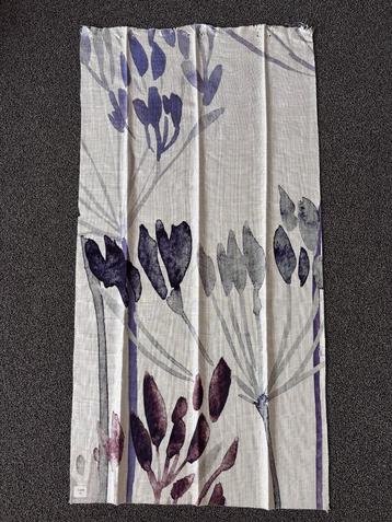 Lap stof aubergine paars bloemen 60 x 115 cm gordijnstof beschikbaar voor biedingen