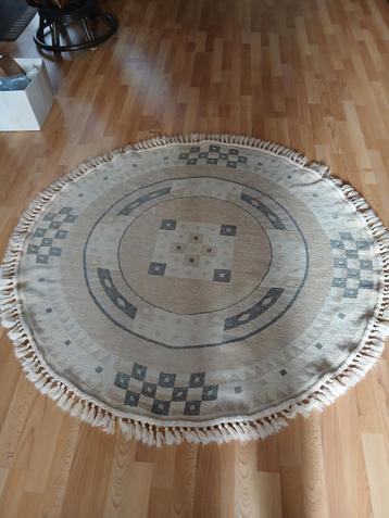 Tafelkleed beschikbaar voor biedingen