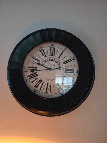 Wandklok 75cm beschikbaar voor biedingen