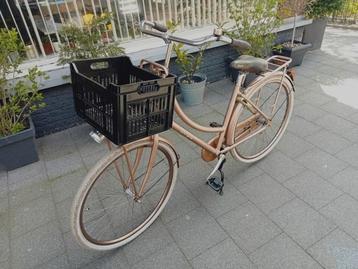 Prachtige gouden Simple Snap oma-transportfiets. AXA. beschikbaar voor biedingen