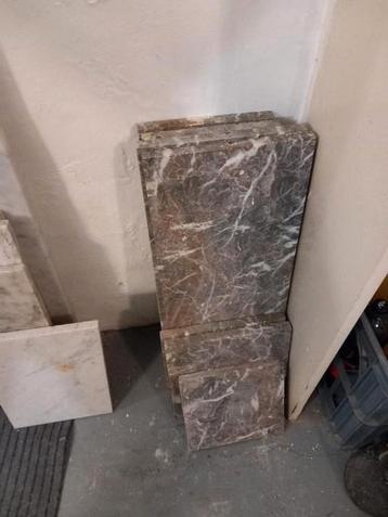 Marmerplaten uit 1933 t.k. gekleurd en wit beschikbaar voor biedingen