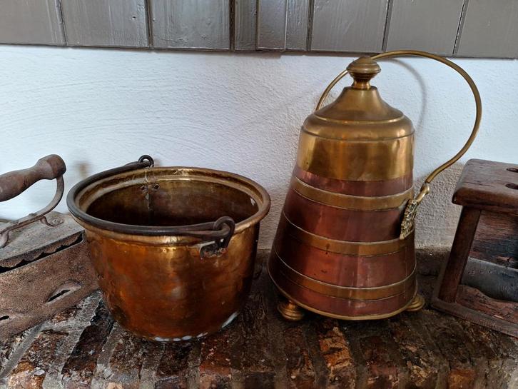 Antieke Koperen Emmer, ketel, 3 strijkijzers en stoof., Antiek en Kunst, Antiek | Koper en Brons, Koper, Ophalen