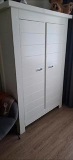 Witte kledingkast babykamer, Kinderen en Baby's, Kinderkamer | Commodes en Kasten, Ophalen, Gebruikt, Kast, 50 tot 70 cm