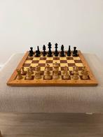 Vintage houten schaakbord met schaakstenen, Hobby en Vrije tijd, Gezelschapsspellen | Bordspellen, Ophalen of Verzenden, Gebruikt