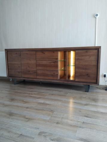Henders & Hazel dressoir, tv-kast, eettafel en 6 stoelen beschikbaar voor biedingen
