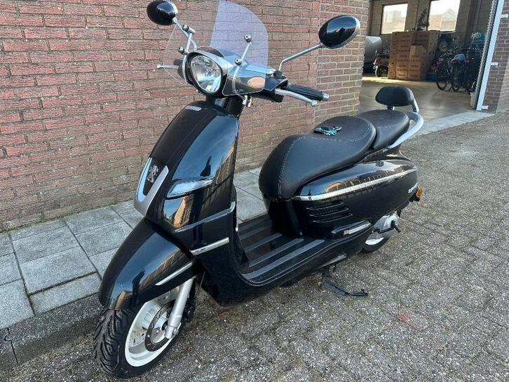 scooter peugeot django nieuwstaat, Fietsen en Brommers, Snorfietsen en Snorscooters, Zo goed als nieuw, Peugeot, Benzine, Ophalen