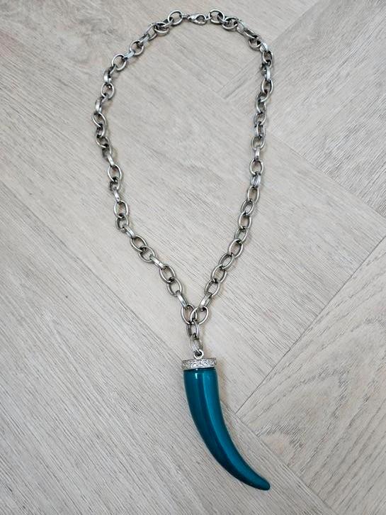 Trendy ketting met tand en strass - Zo goed als nieuw!, Sieraden, Tassen en Uiterlijk, Kettingen, Zo goed als nieuw, Overige materialen