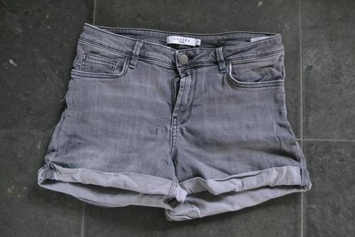 Costes korte spijkerbroek maat 38, Kleding | Dames, Spijkerbroeken en Jeans, Gedragen, W30 - W32 (confectie 38/40), Grijs, Ophalen of Verzenden