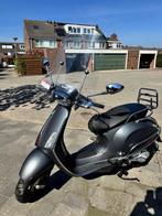 Vespa sprint 2017 geel kenteken mat grijs, Fietsen en Brommers, Scooters | Vespa, Ophalen, Gebruikt, Maximaal 45 km/u, Vespa S