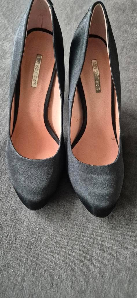 La Strada satijnen pumps met subtiele glitter hak, maat 39, Kleding | Dames, Schoenen, Nieuw, Zwart, Ophalen of Verzenden