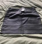 Nieuwe Zwarte (kunst)leren rok - Maat 40, Kleding | Dames, Rokken, Ophalen of Verzenden, Nieuw, Zwart, Boven de knie