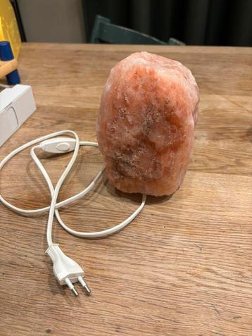 Goed werkende zoutlamp beschikbaar voor biedingen