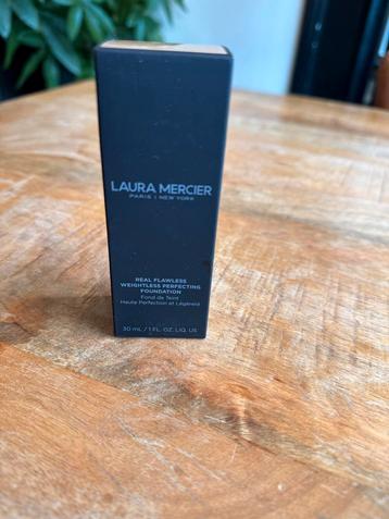 Laura Mercier real flawless Foundation - 3W1 Dusk beschikbaar voor biedingen