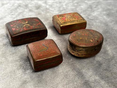 Oude snuifdoosjes pillendoosjes koper gegraveerd met emaille, Antiek en Kunst, Curiosa en Brocante, Ophalen of Verzenden
